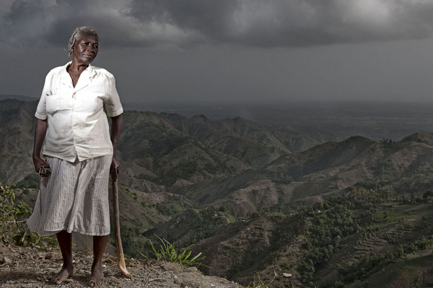 Haitian woman on the road to Jacmel
