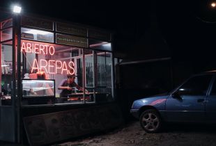 Night scene: Colombian roads