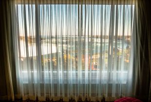 Niagara Hotel Room