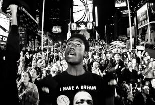 Young man, backed by a roaring crowd, cheers on as Obama takes on another state, moments before winning the election.Times Square, November 2008© Enilffo Raeppa