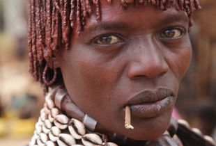 Gorgeous Hamer woman with a steely stare