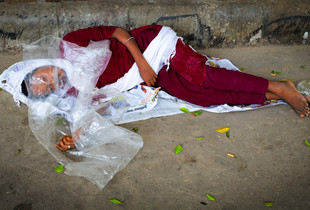 Woman sleeping at Kamalapur Train station - Dhaka - Bangladesh