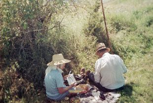 Lunch break (Siklód, Romania, 2005)