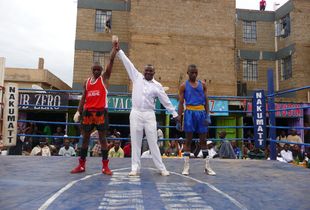 Sylvester Mulinge (Kahawa - in red) won against Denis Musasia (Kibera - blue).