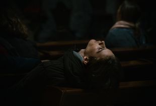 Ragazzo e silenzio.
