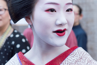 Tomitae as a "Maiko."