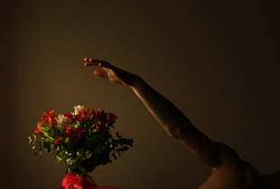 Fiori tra le dita