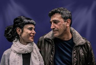 1 pareja feliz