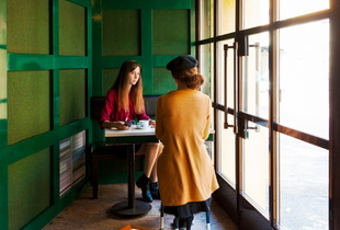 Café. Hommage à Hopper