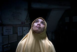 Ratna Khaleesy, 39, is a muslim Indonesian woman living and working in precarious conditions in Macau, one of the richest cities in the world. She is a migrant worker who is employed as a domestic helper for a local Chinese.