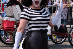 Hssss. One of twin sea Selenas
