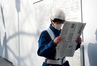 Japan Street Photography- Working and reading the Paper