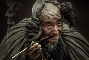 The two knots of Yi elderly