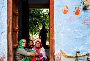 Hindu Worshippers near Agra, India.