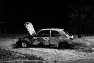 LIEVIN, a burnt car