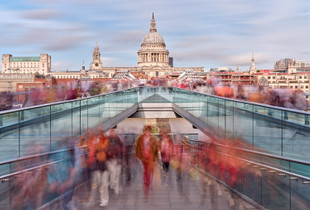<a href="https://andrewprokos.com/photo/flux-pontem-millennium-bridge-long-exposure-8869/">Flux Pontem (Millennium Bridge) - Limited Edition Photo</a>
