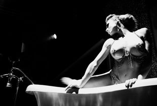Diamonds having a  bath