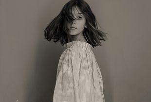 Garçon aux cheveux longs