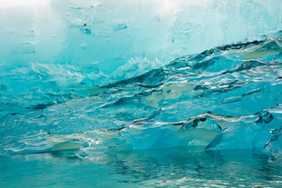 Andrea Hamilton - Luminous Icescapes Alaska No. 3 - 2013 - Transparency in light box - 26.3 x 39.3 in. (67 x 100 cm) - Edition of 6