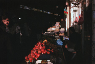 Bazaar in Neftchilar.