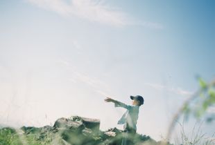 Live between sky and earth