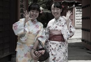 The two Japanese girls in kimonos