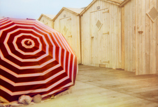 Le parasol rouge