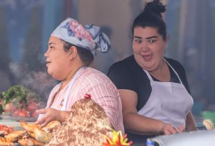 sisters in cooking