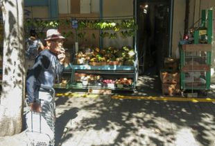 Untited, Series Chinatown, mid-week market, Oahu, Hi  2019