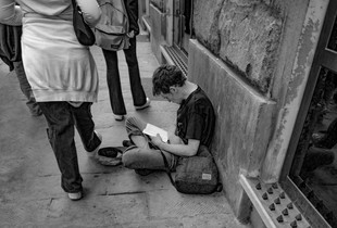 Working/hobby around tourists in Portugal