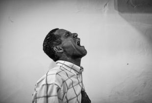Saul, an ex convict,  sings about redemption in a evangelic church. Saul expended 25 years in jail for murder.