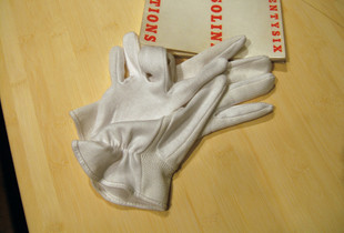 Two gloves and Ed Ruscha's artist's book 'TWENTYSIX GASOLINE STATIONS," 1963, photo 2006-LK.