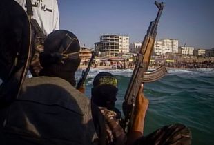 Gaza (2005). Archetypes: the sea, the city, the fighting men.