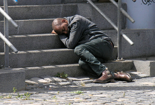 sleeper in maastricht (blue & red)