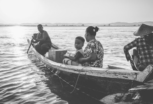 Ankunft am Ufer/Mandalay, Myanmar