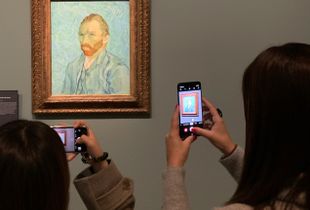Grab a piece of Van Gogh on my phone