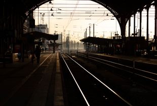 The 15h55 - 1 - Train station