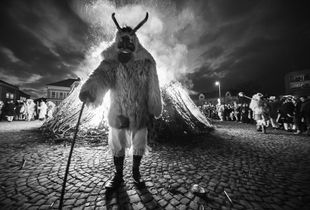 Morose busó standing against the fire.