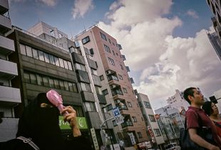 Tokyo heatwave. Asakusa tourist
