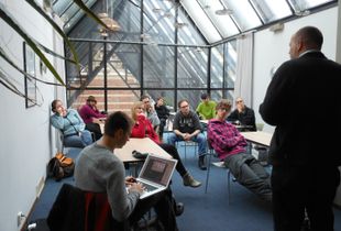 Lars Boering instructing the participants