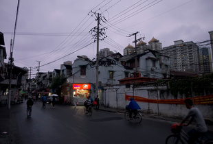 Shanghai, When the Night Falls