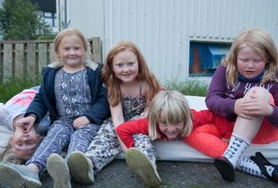 Girls on a Mattress, Iceland