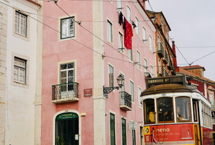 Catching Tram 28