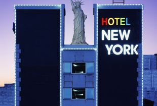 The Statue of Hotel New York, 2005-2013, Chromogenic Print, 178x220cm