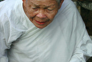 VERY OLD BUDDHIST NUN
