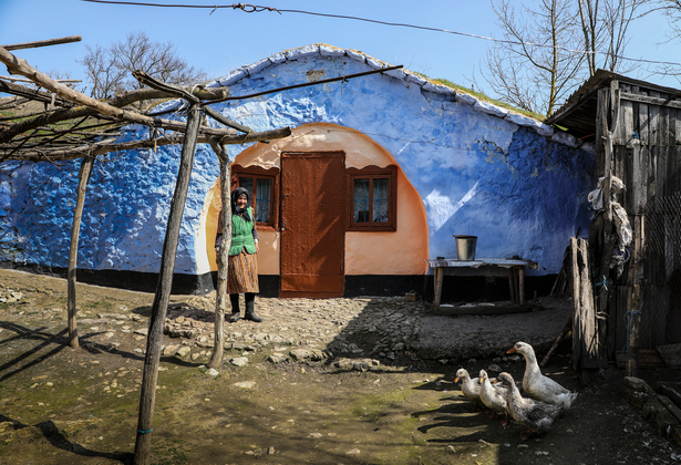 Earth-house living