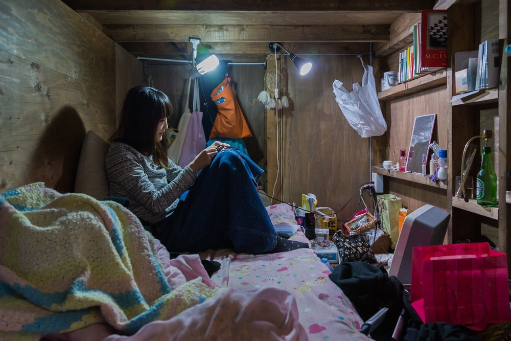 Enclosed : Living Small