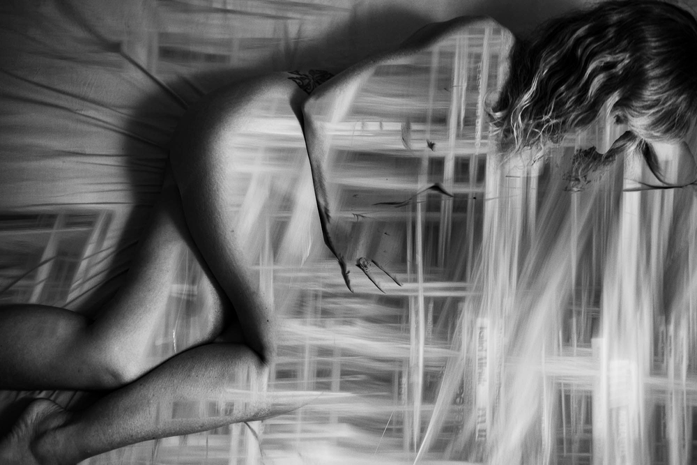 Photomuse: A woman’s body (re)written in light