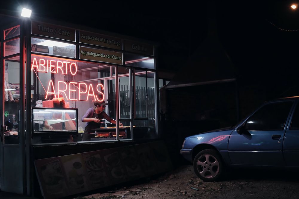 Night scene: Colombian roads