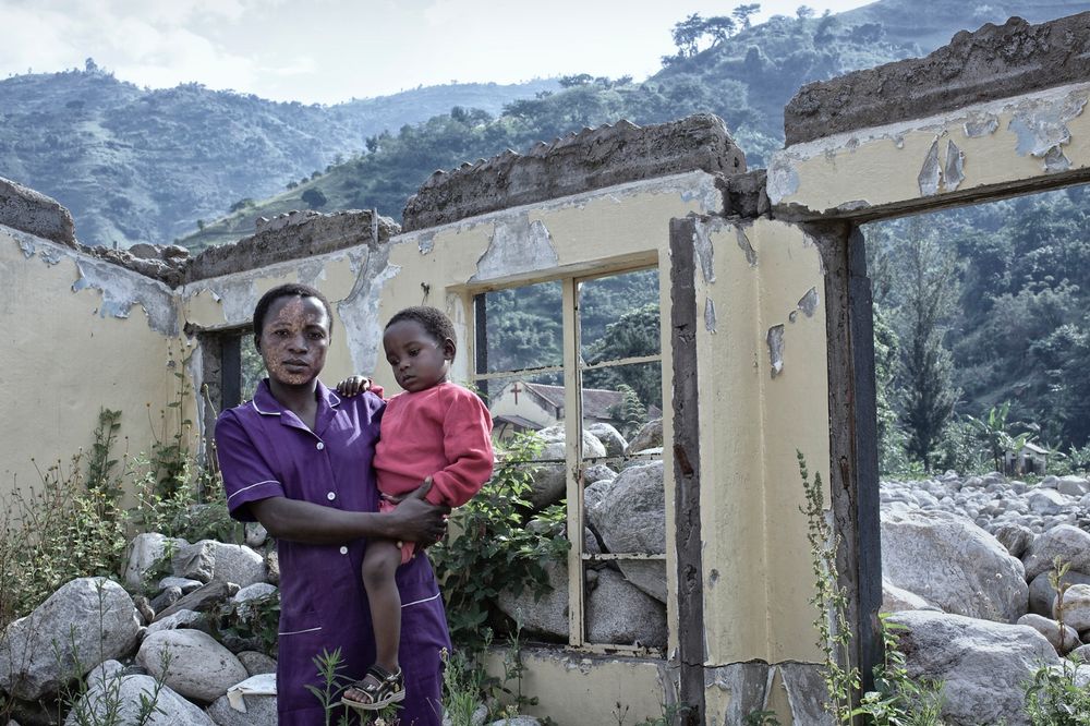 HOMELESS NURSES raging water, the human factor